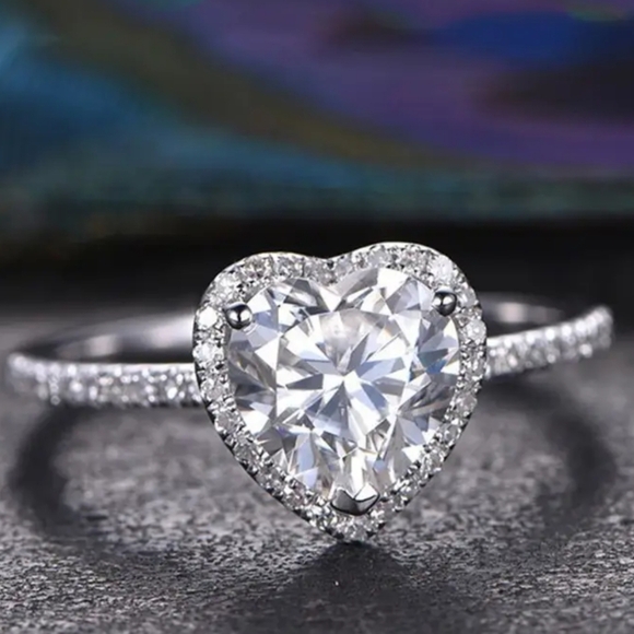 New stunning women's heart size 7 ring - Picture 3 of 4